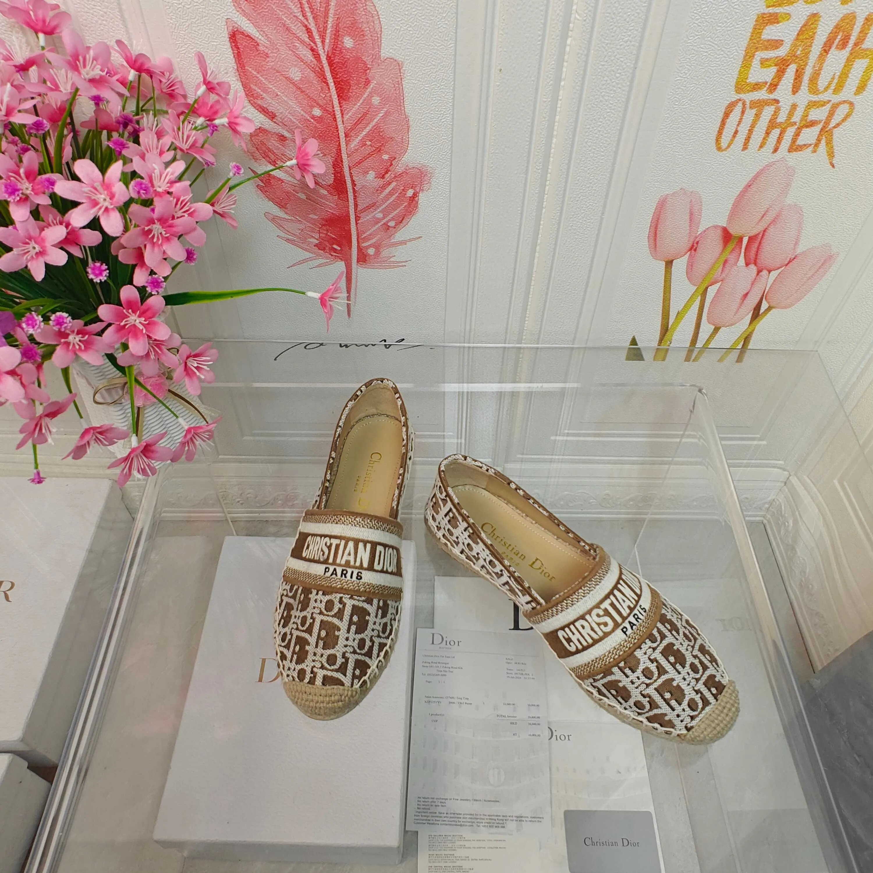 👟👟Ex-factory price 440👟👟 Top quality Dior Granville espadrille embroidery Upper: embroidered with "CHRISTIANDIOR" Craftsmanship: Purely hand-sewn hemp rope outsole Lining: Imported soft and breathable sheep lining with padded feet Code number: 35-40 (customized at 34.41.42) Outsole: Exclusive molded rubber outsole decorated with lucky star symbol